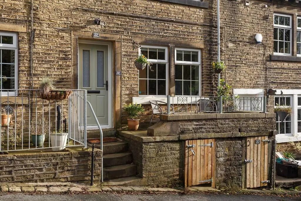 Apple Cottage: 19Th Century Charm In Calder Valley Luddendenfoot 0*,  United Kingdom