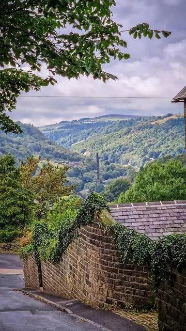 Apple Cottage: 19Th Century Charm In Calder Valley Luddendenfoot 0*,